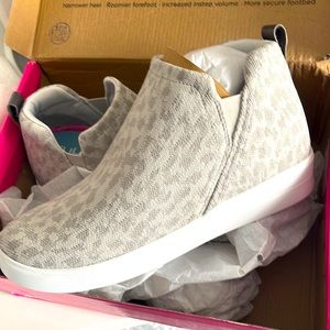NIB/RYKA Knit Leopard Print sneaker booties. Size 10